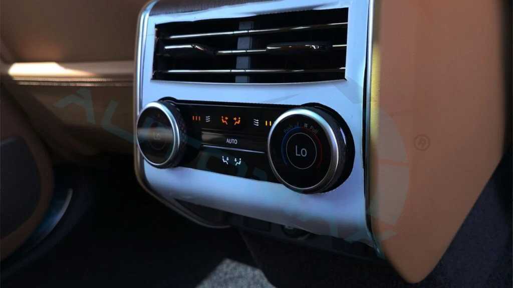 لاندروفر رينج روفر 2025