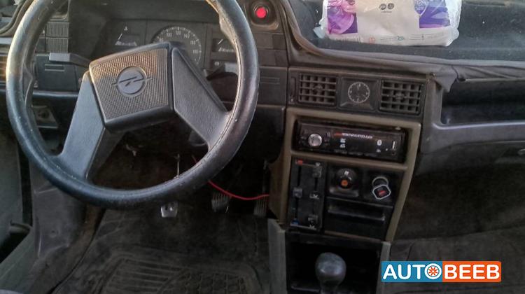 اوبل كاديت 1988