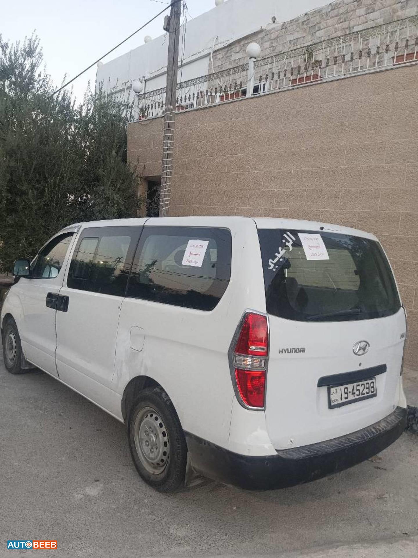 ميني باص هيونداي 2015