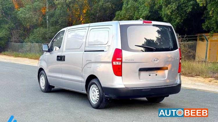 Minivan Hyundai 2020