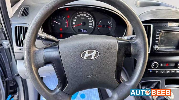 Minivan Hyundai 2020