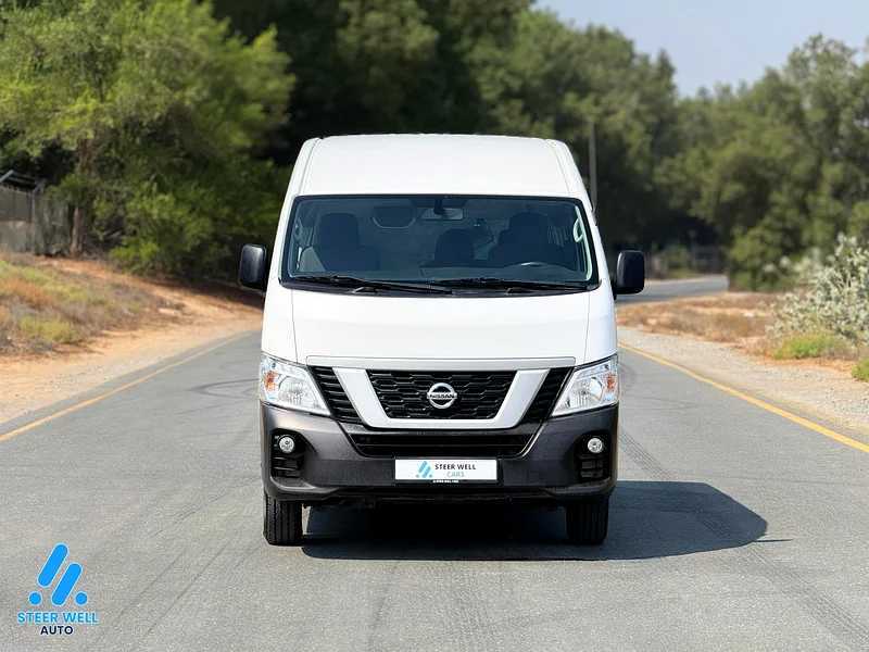 Minibus Nissan 2022