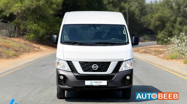 Minibus Nissan 2022