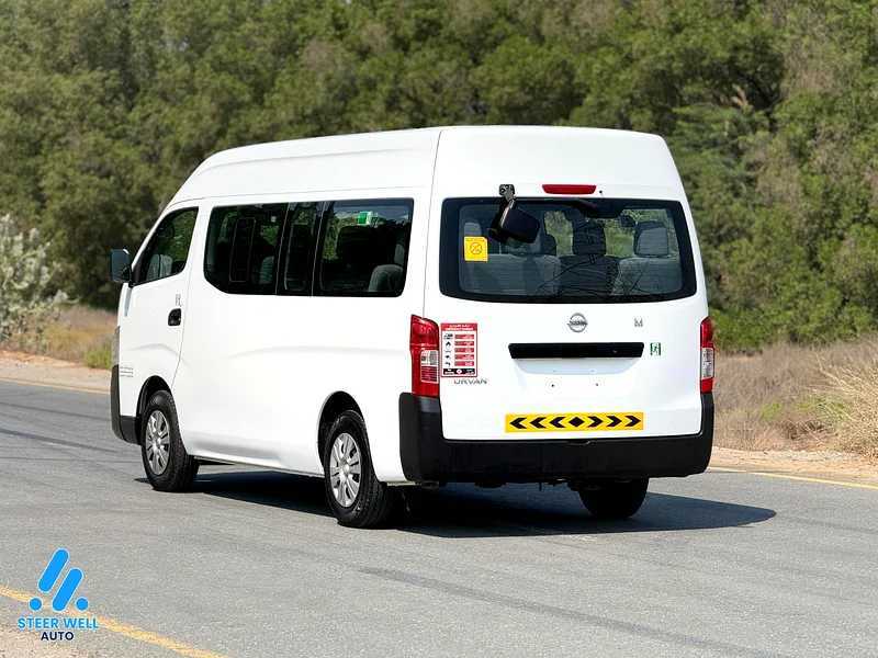 Minibus Nissan 2022