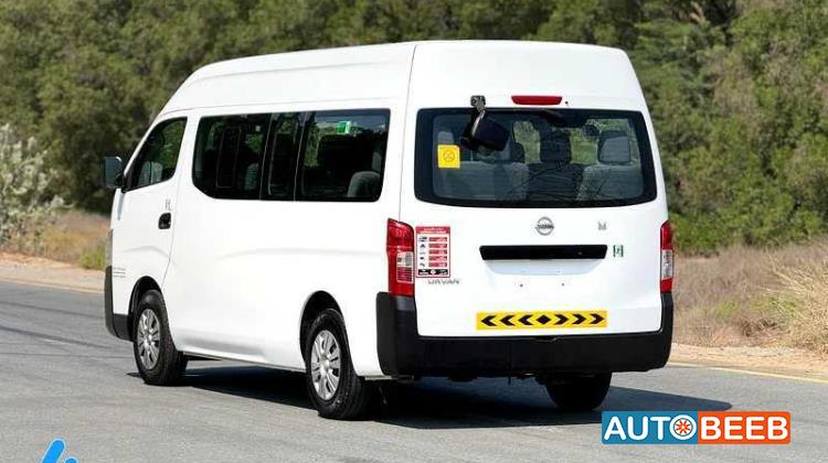 Minibus Nissan 2022