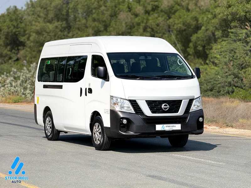 Minibus Nissan 2022