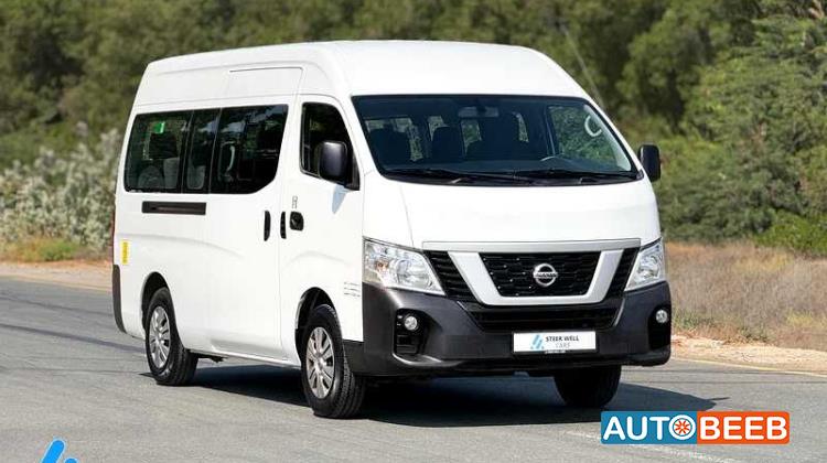 Minibus Nissan 2022