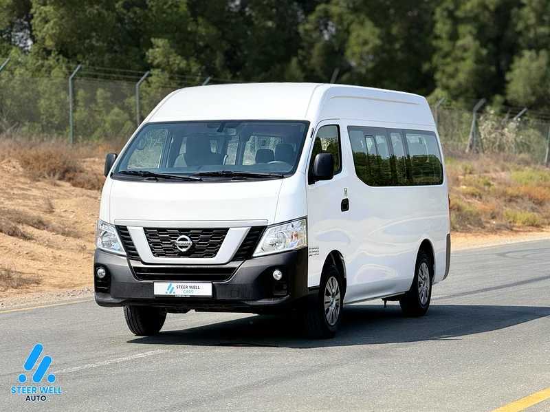 Minibus Nissan 2022