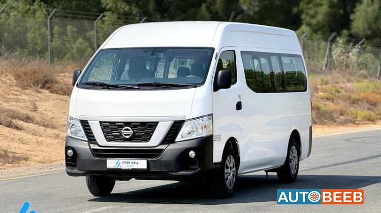Minibus Nissan 2022