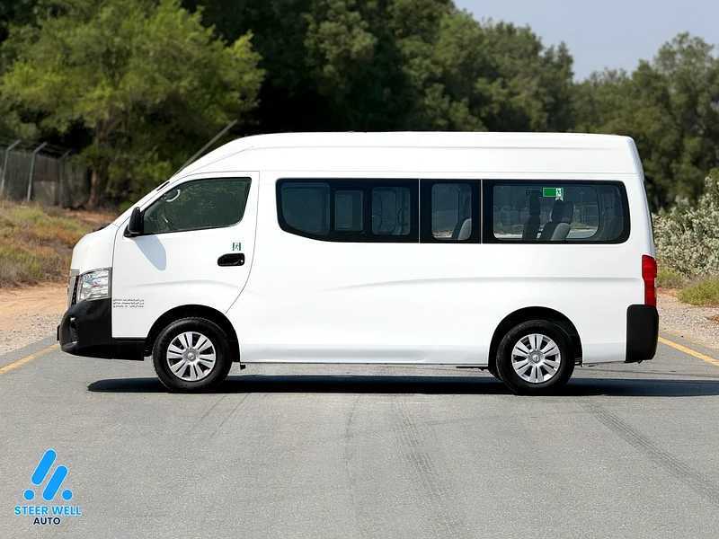 Minibus Nissan 2022
