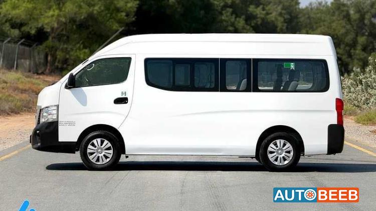 Minibus Nissan 2022