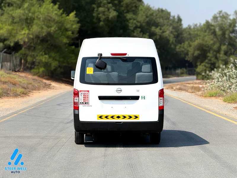 Minibus Nissan 2022