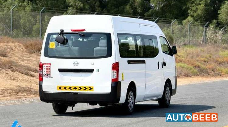 Minibus Nissan 2022