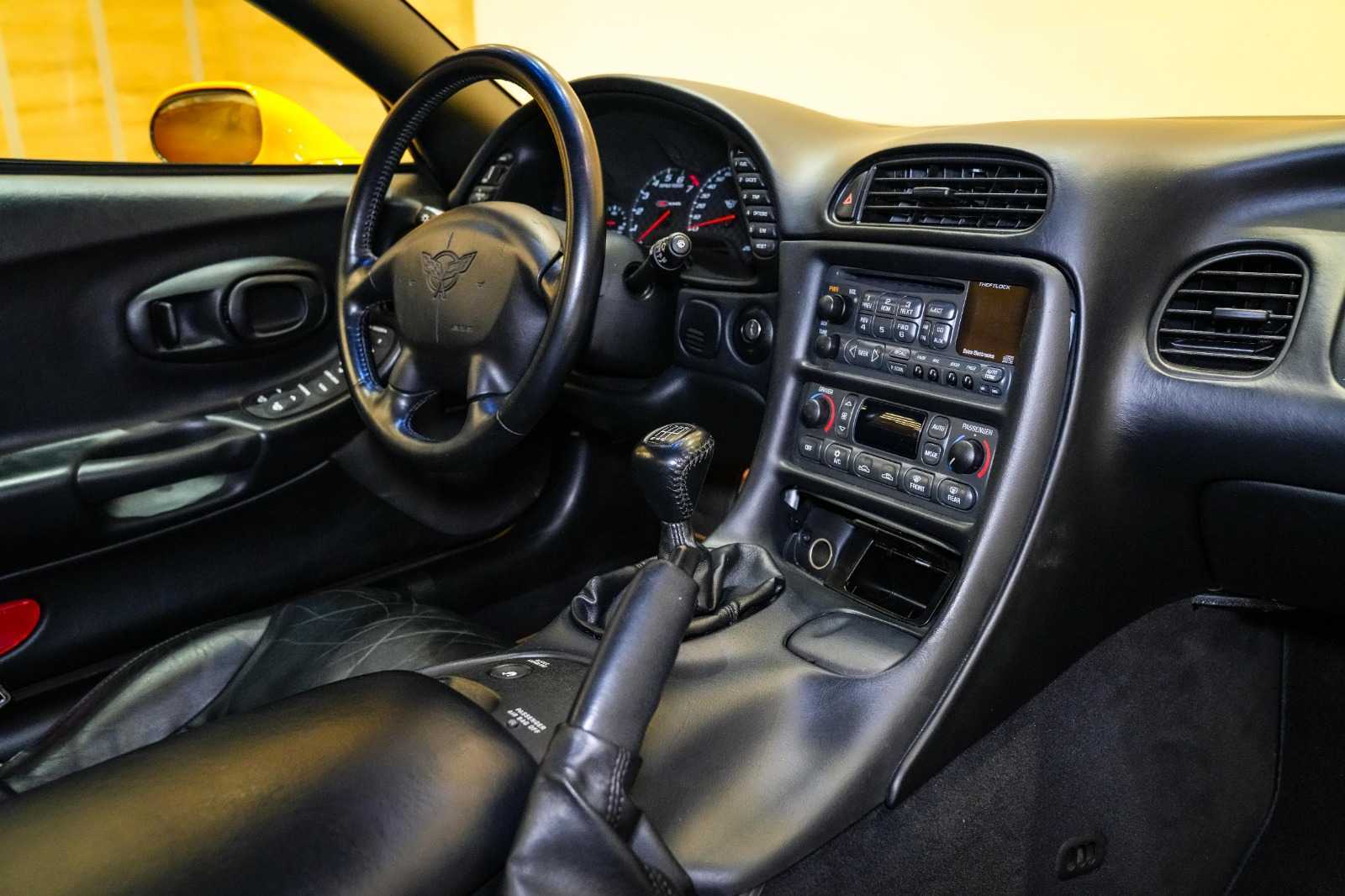 شيفروليه كورفيت 2003