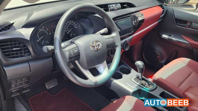 تويوتا هيلوكس 2025