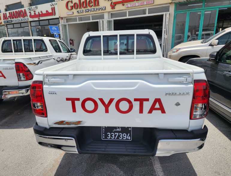 تويوتا هيلوكس 2025