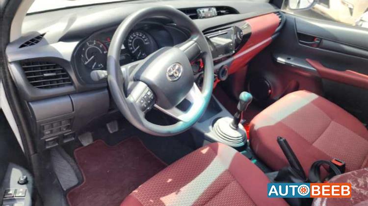 تويوتا هيلوكس 2025