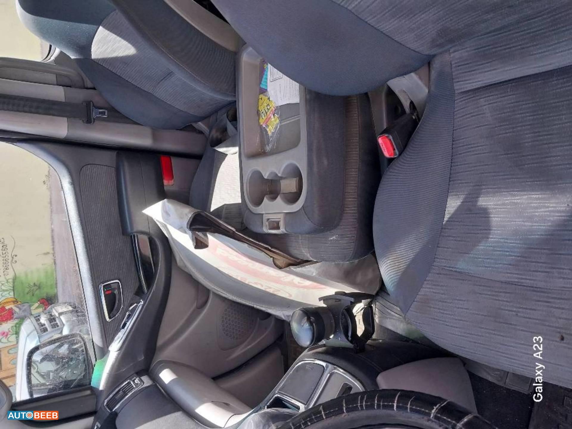 Minibus Hyundai 2012