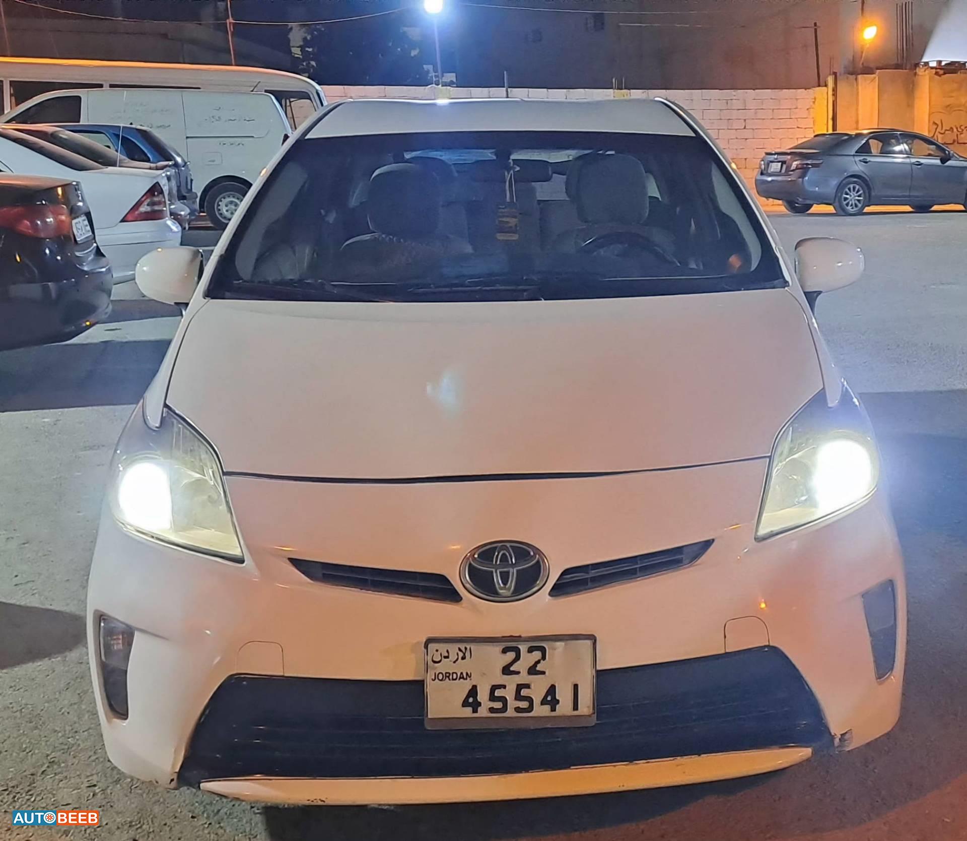 تويوتا بريوس 2015