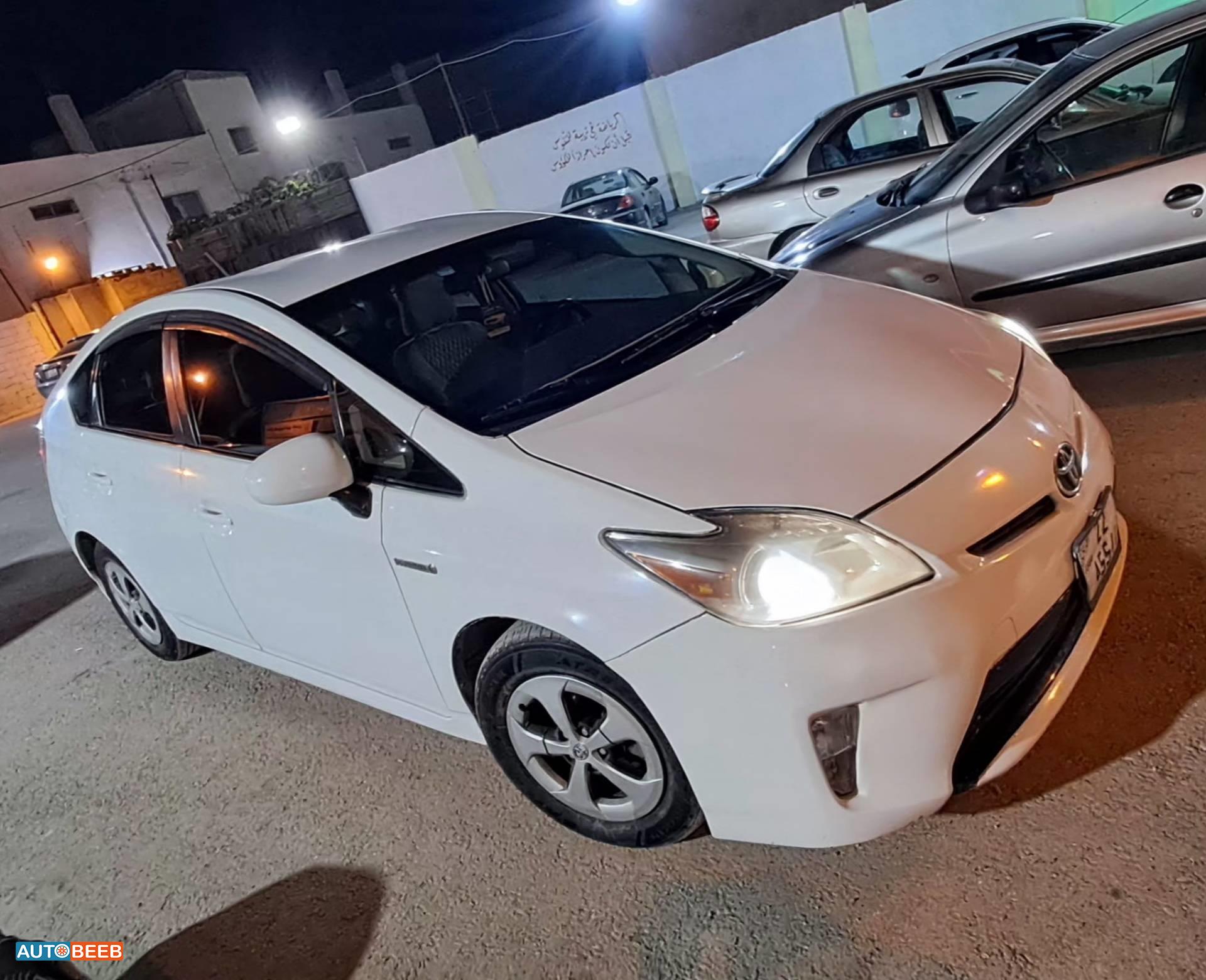 تويوتا بريوس 2015