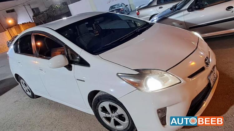 تويوتا بريوس 2015