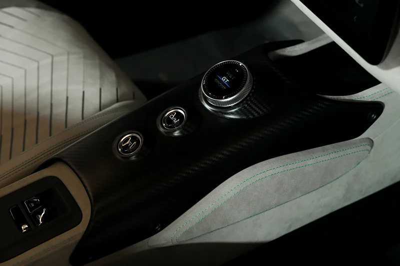 مازيراتي MC 20 2023