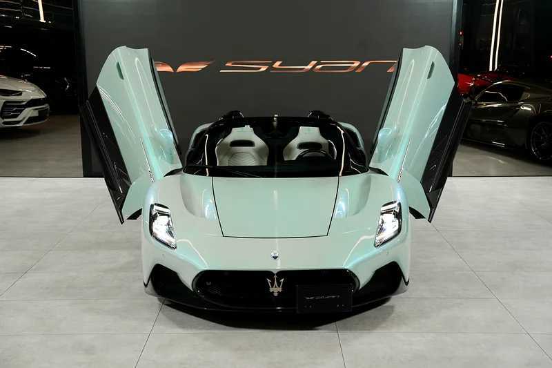 مازيراتي MC 20 2023