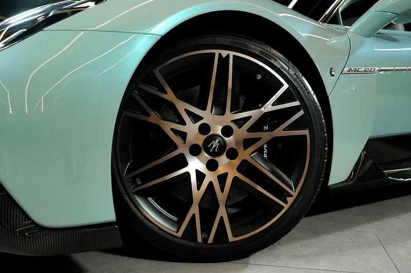 مازيراتي MC 20 2023