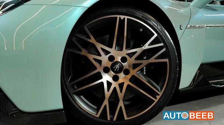 مازيراتي MC 20 2023