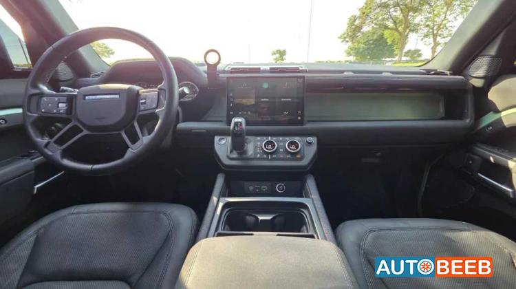Land Rover Defender 2023