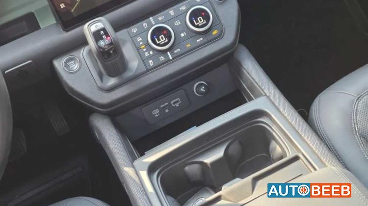 Land Rover Defender 2023