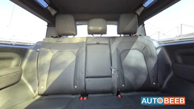 Land Rover Defender 2023