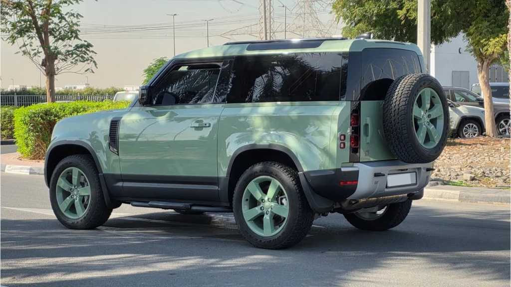 Land Rover Defender 2023