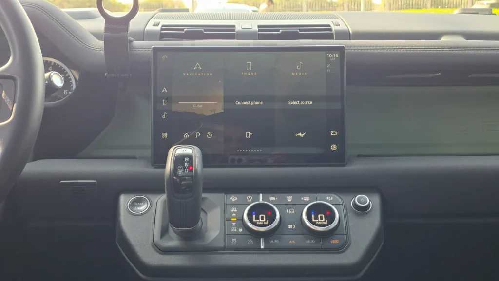 Land Rover Defender 2023