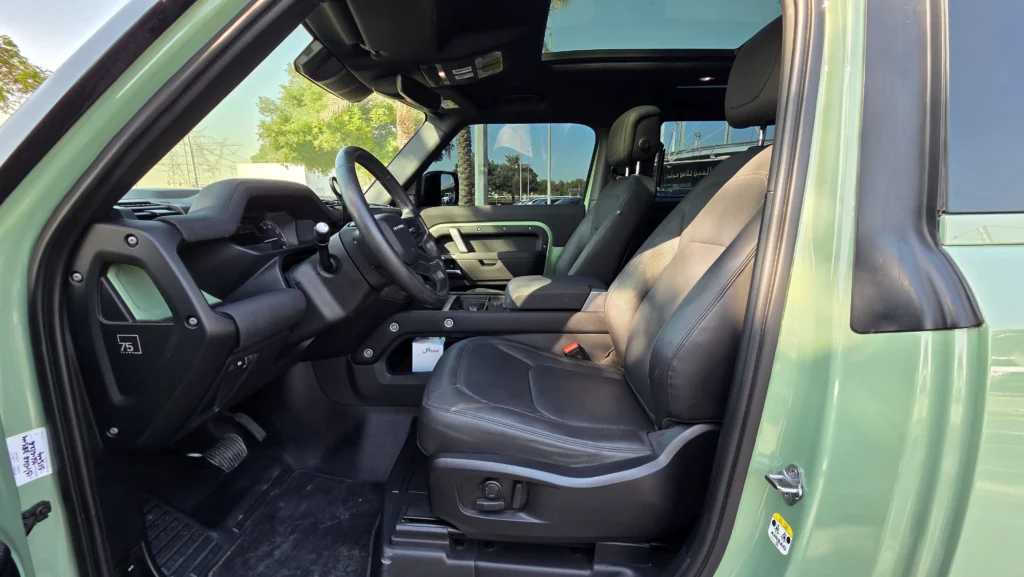 Land Rover Defender 2023