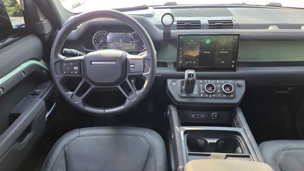 Land Rover Defender 2023