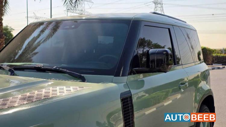 Land Rover Defender 2023