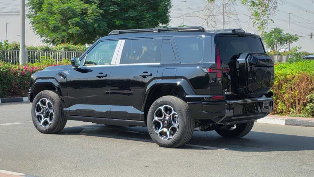 دونج فينج ام هيرو 817 2025