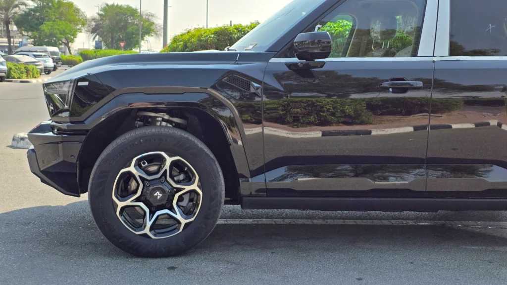 دونج فينج ام هيرو 817 2025