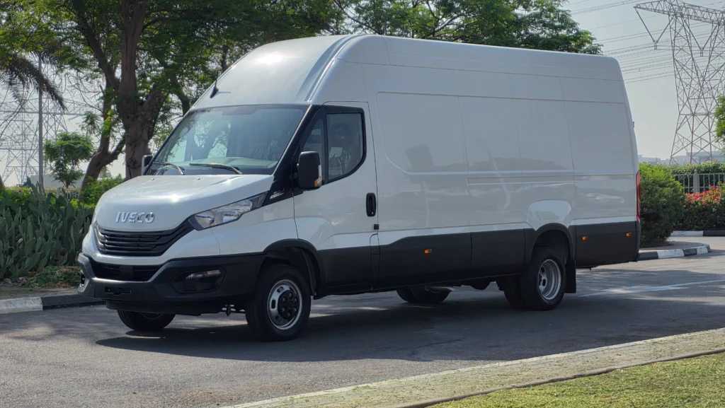 Minivan Iveco 2025