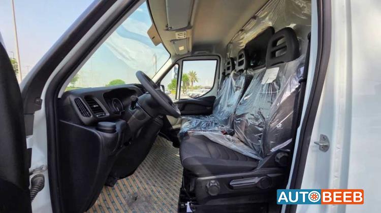 Minivan Iveco 2025