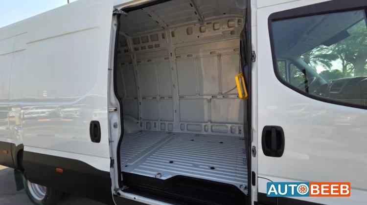 Minivan Iveco 2025