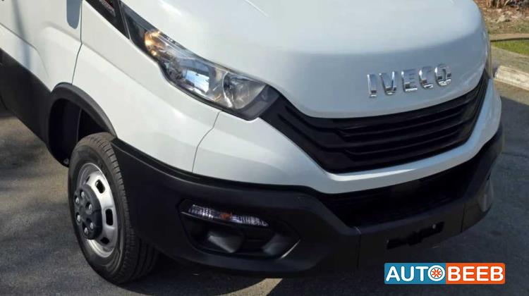 Minivan Iveco 2025