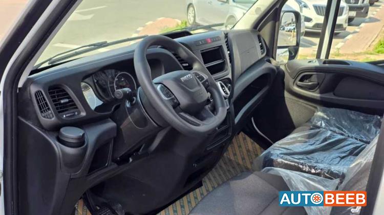 Minivan Iveco 2025