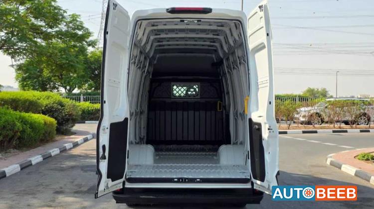 Minivan Iveco 2025