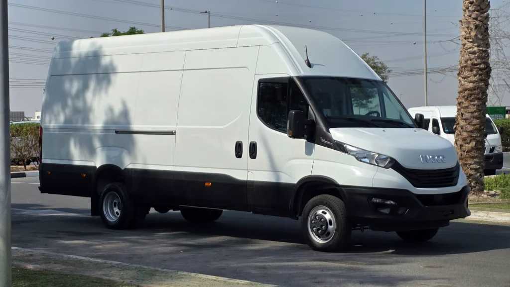 Minivan Iveco 2025