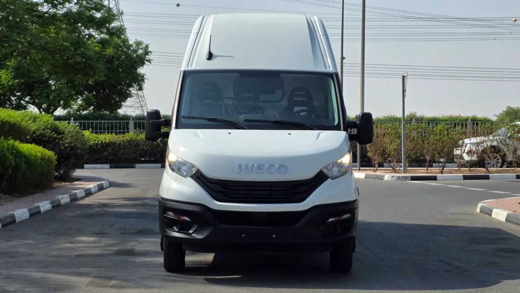 Minivan Iveco 2025