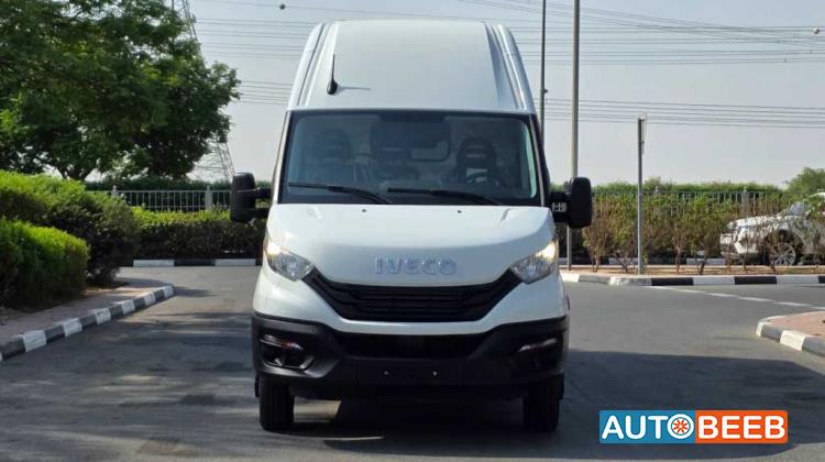 Minivan Iveco 2025