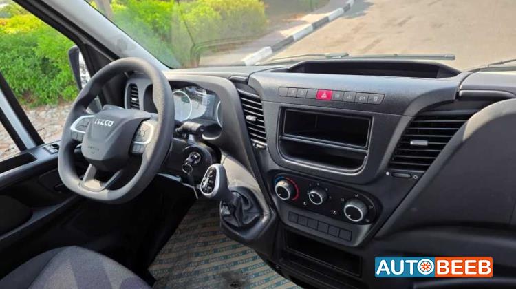 Minivan Iveco 2025