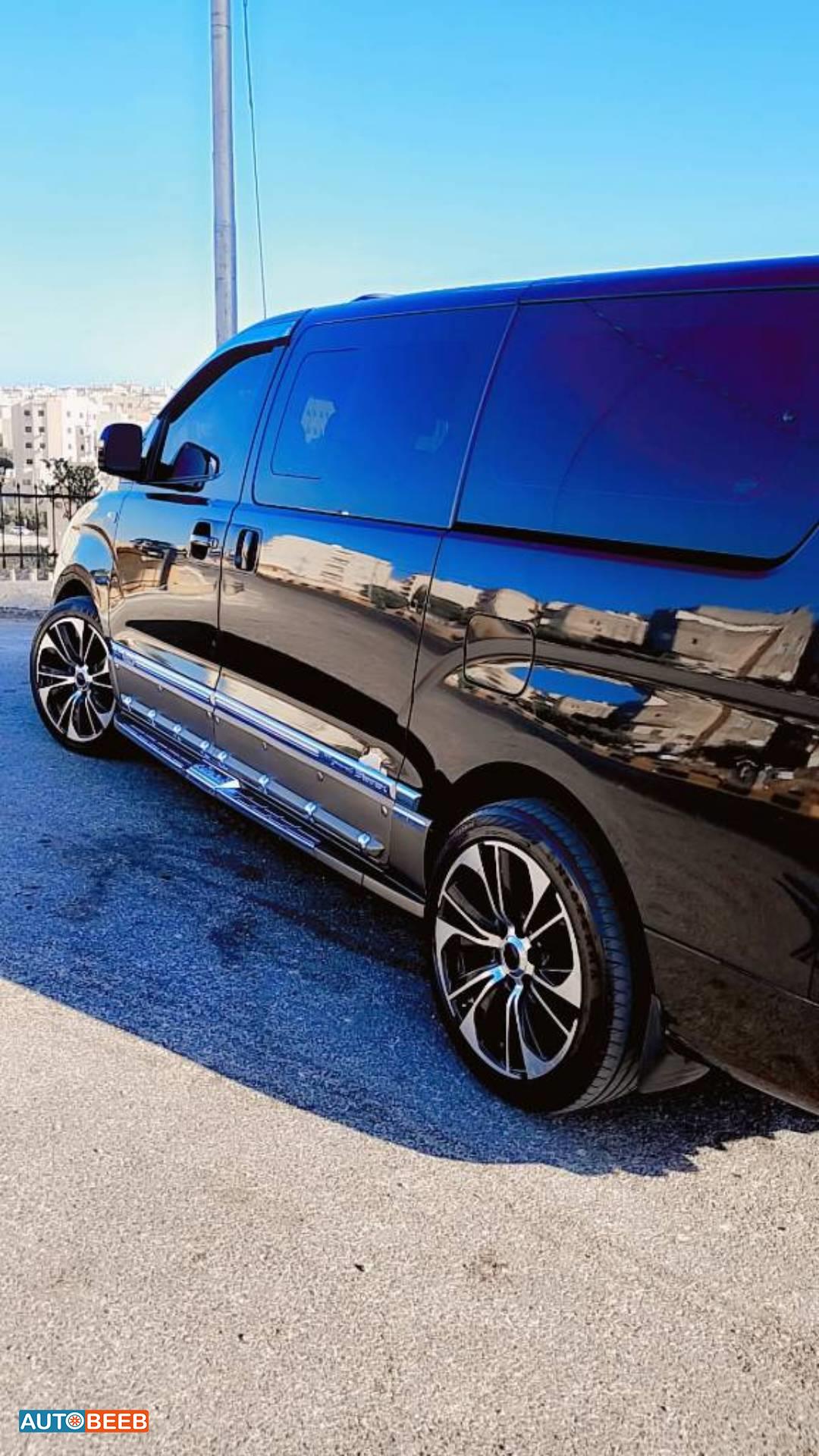 Minibus Hyundai 2016